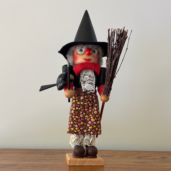 Rare Witch Nutcracker with Broom/Wand and Raven - Picture 1 of 15